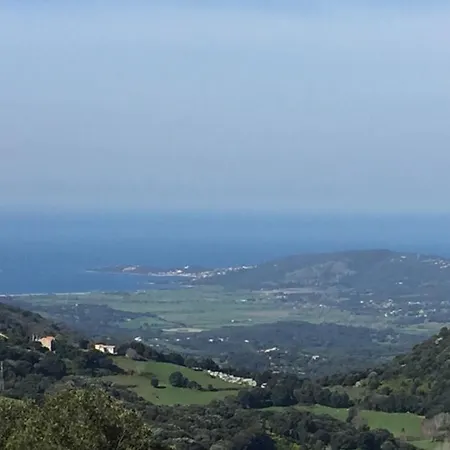 Acquella Vue Et Piscine Hotel