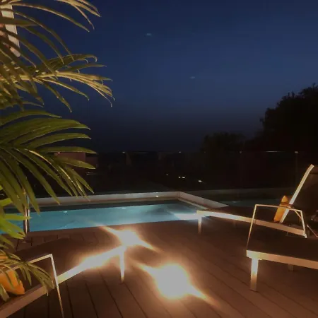 Acquella Vue Et Piscine Hotel