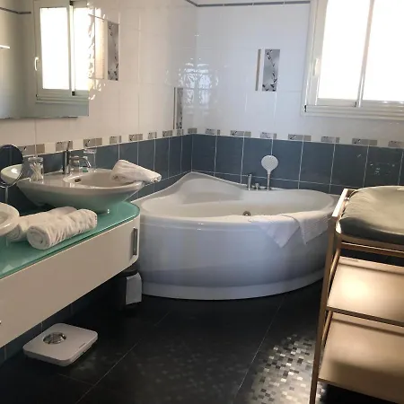 Acquella Vue Et Piscine 4*