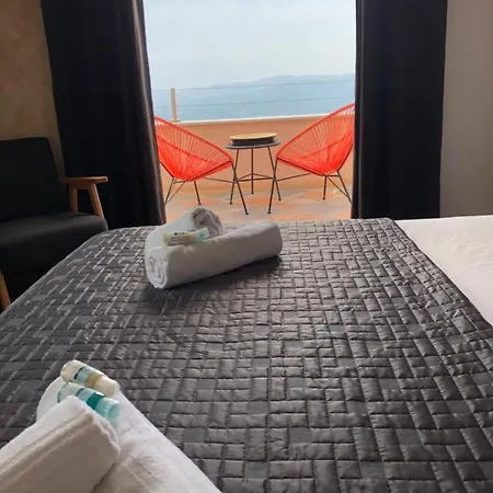 Acquella Vue Et Piscine Hotel 4*